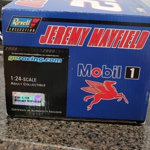 Revell Collection 1:24 Scale Jeremy Mayfield - Picture 9 of 9
